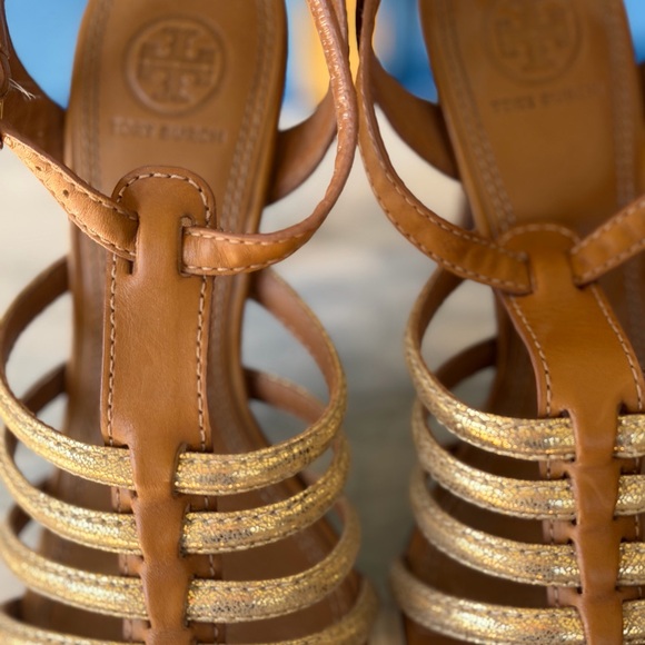 Tory Burch Size 8 Camel Tan and Gold Strappy Heels Metallic Leather Sandal Shoes - Picture 4 of 15